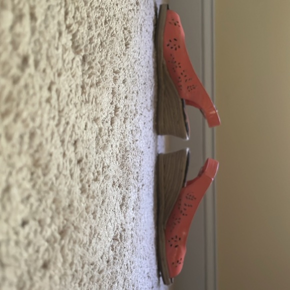 Easy street open toe sandal. - Picture 2 of 3